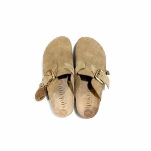 Leather shoes from the brand Yokono at woman’s size 8.